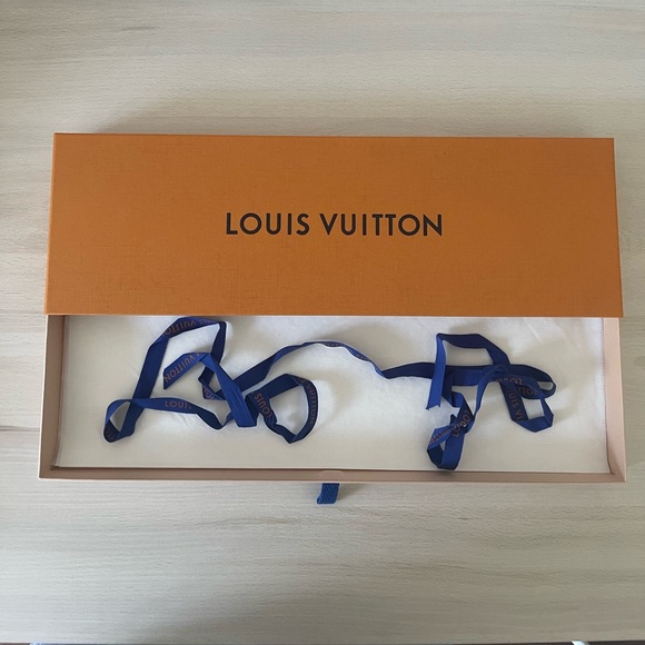 Louis Vuitton sliding drawer tie box and small bag - Picture 2 of 4